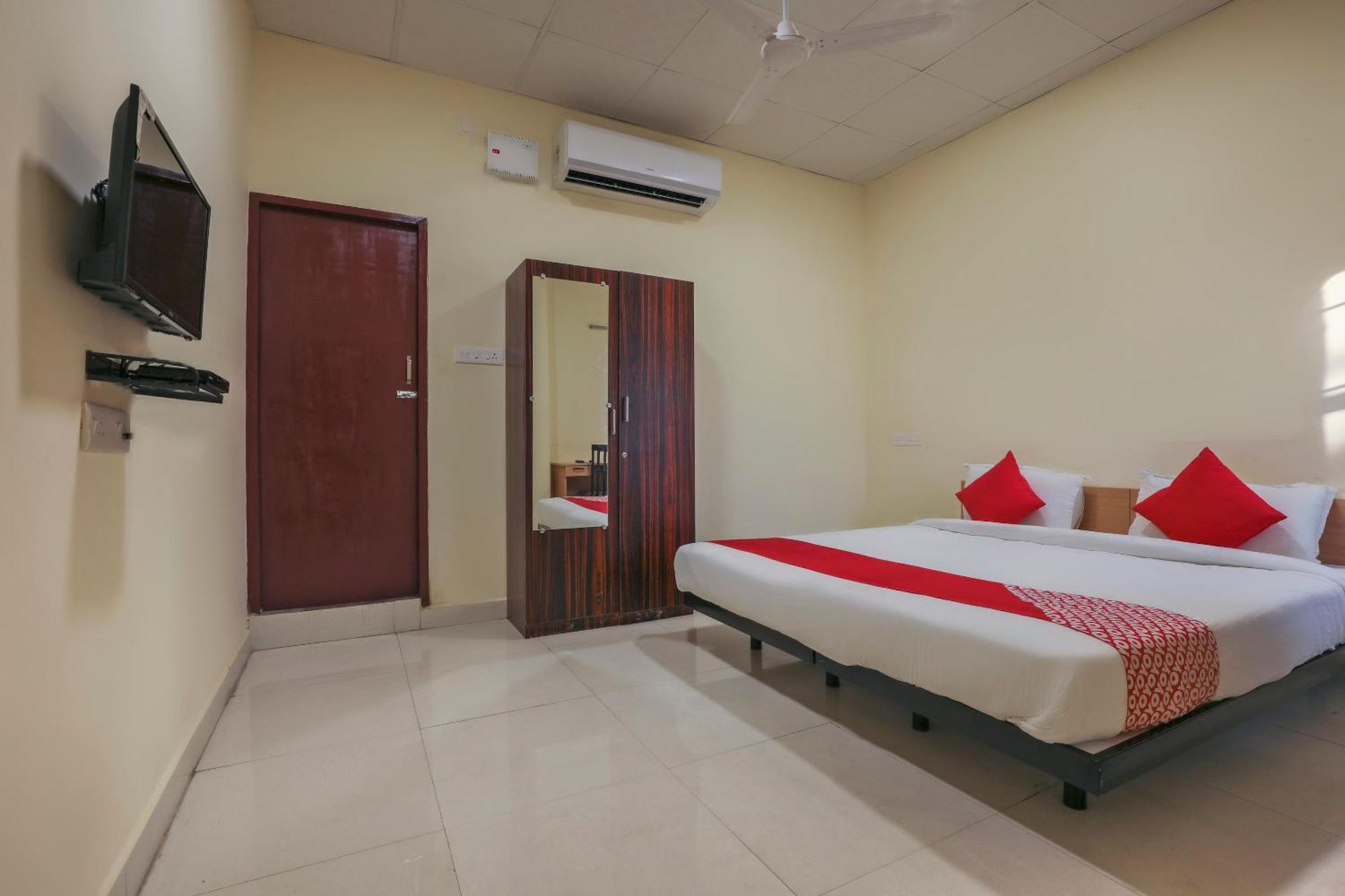 Hotel O Om Sakthi Hotel Pondichéry Extérieur photo